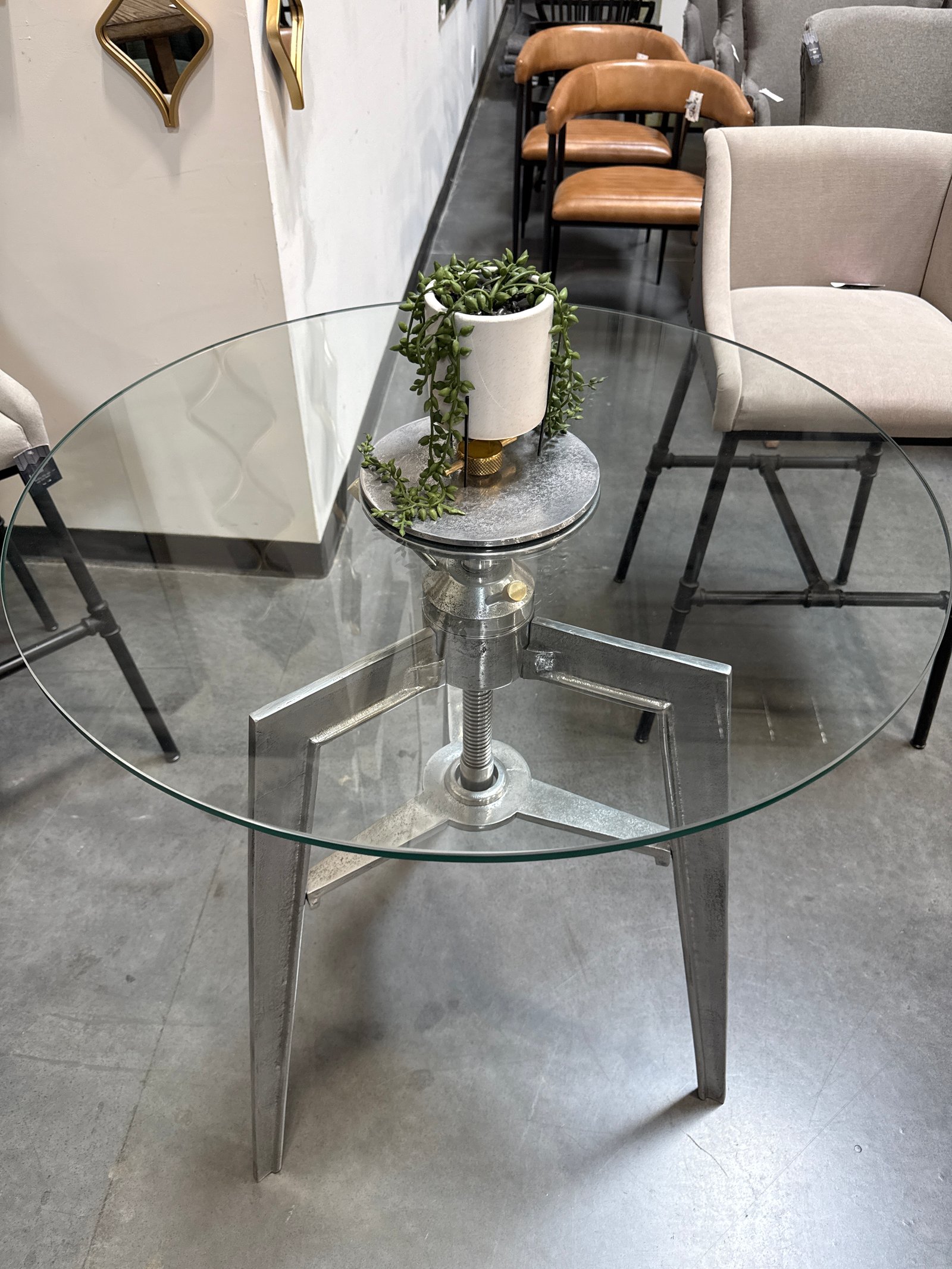 Adjustable height counter table